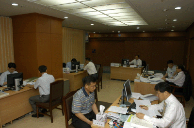 2006 회계년도 예산 결산 검사 실시 장면