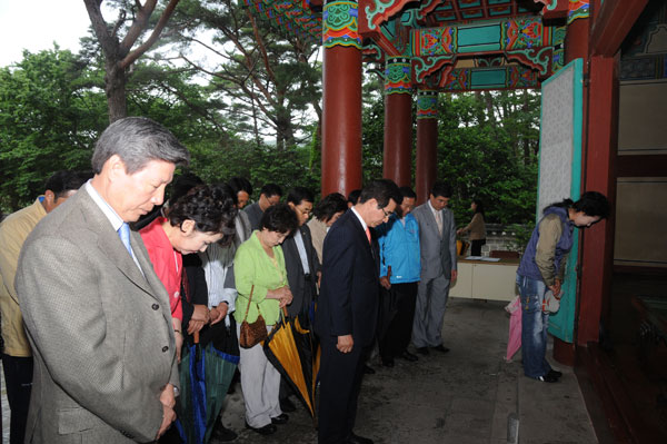 2008년 전체의원 세미나 실시(제승당에서 충무공 참배)