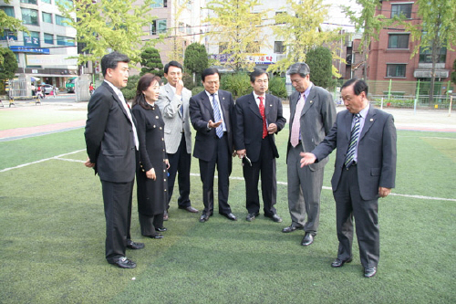 학동초등학교 인조 잔디 현장 방문