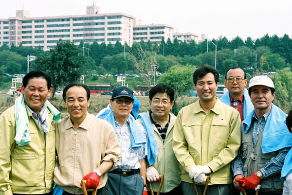 한강둔치 수해복구 활동