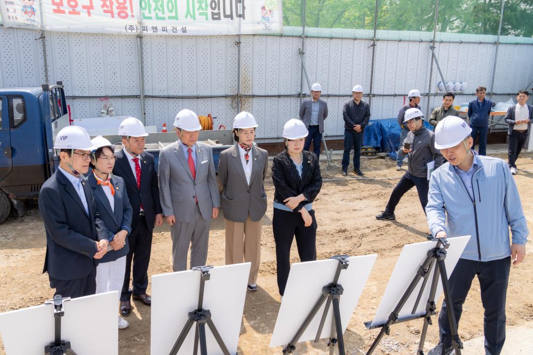 '현장방문 행정안전위원회(양재천 수변활력거점)' 게시글의 사진(4) '현장방문 행정안전위원회(양재천 수변활력거점) (4).jpg'