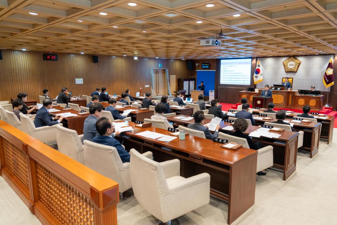'제330회 임시회 제2차 본회의' 게시글의 사진(2) '제330회 임시회 제2차 본회의 (2).jpg'