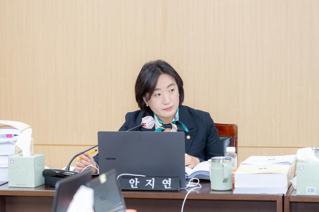 '행정사무감사(행정안전위원회)' 게시글의 사진(13) '행정사무감사(행정안전위원회) (13).jpg' '행정사무감사(행정안전위원회)' 게시글의 사진(13) '행정사무감사(행정안전위원회) (13).jpg'