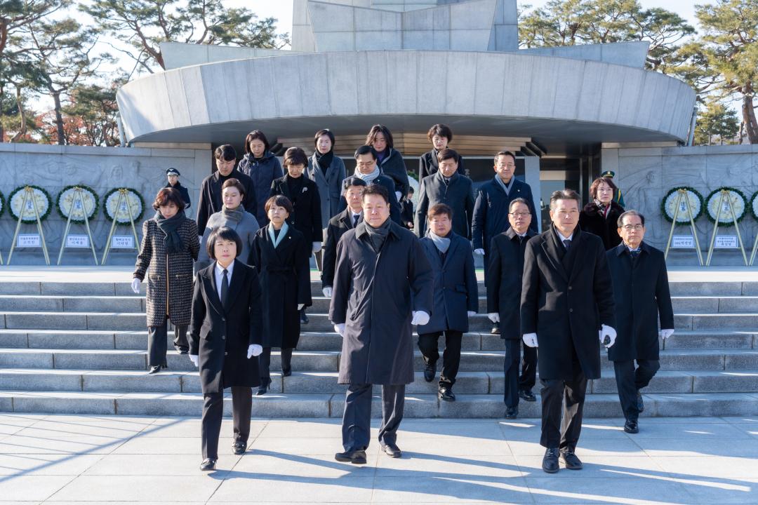 '2025 강남구의회 의원 국립현충원 참배' 게시글의 사진(8) '2025 강남구의회 의원 국립현충원 참배 (8).jpg'