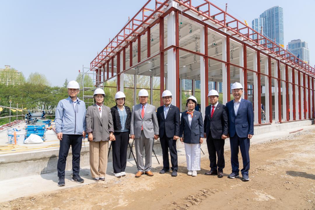 '현장방문 행정안전위원회(양재천 수변활력거점)' 게시글의 사진(2) '현장방문 행정안전위원회(양재천 수변활력거점) (2).jpg'