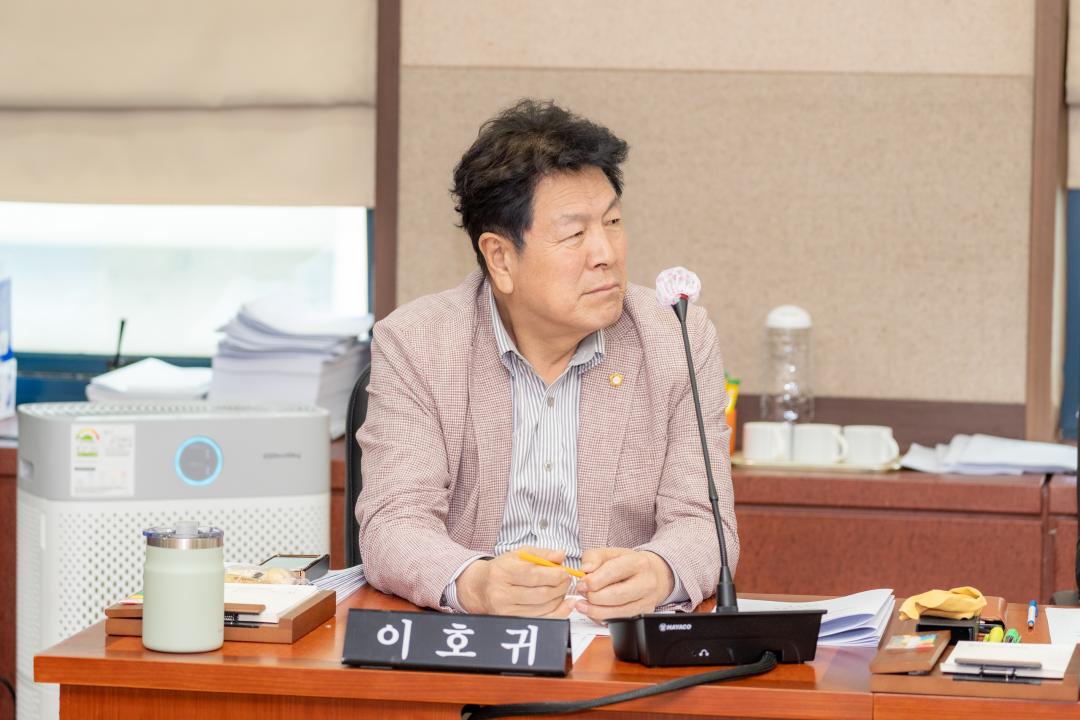 '제318회 임시회 복지도시위원회' 게시글의 사진(14) '제318회 임시회 복지도시위원회 (14).jpg'