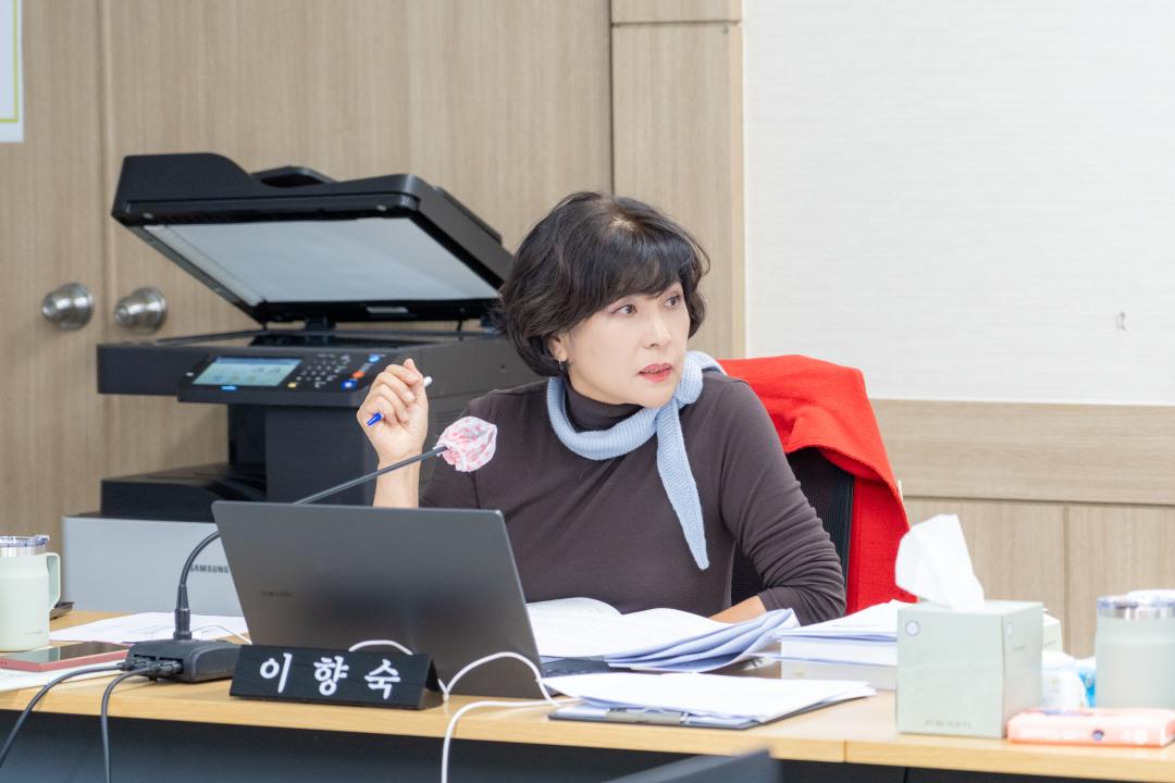 '행정사무감사(경제도시위원회)' 게시글의 사진(7) '행정사무감사(경제도시위원회) (7).jpg'