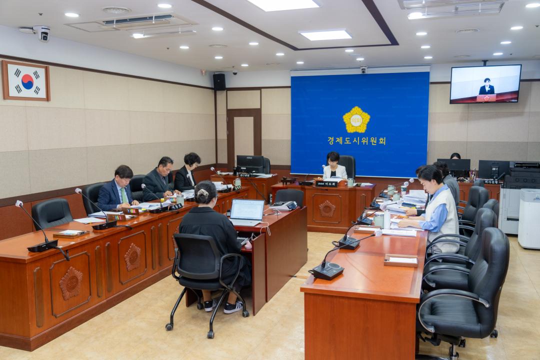 '제323회 제2차 정례회 경제도시위원회' 게시글의 사진(2) '제323회 정례회 경제도시위원회 (2).jpg'