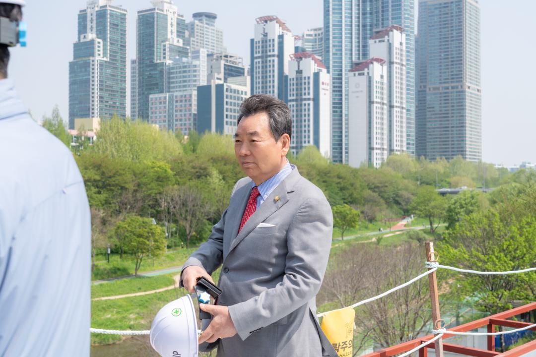 '현장방문 행정안전위원회(양재천 수변활력거점)' 게시글의 사진(19) '현장방문 행정안전위원회(양재천 수변활력거점) (19).jpg'