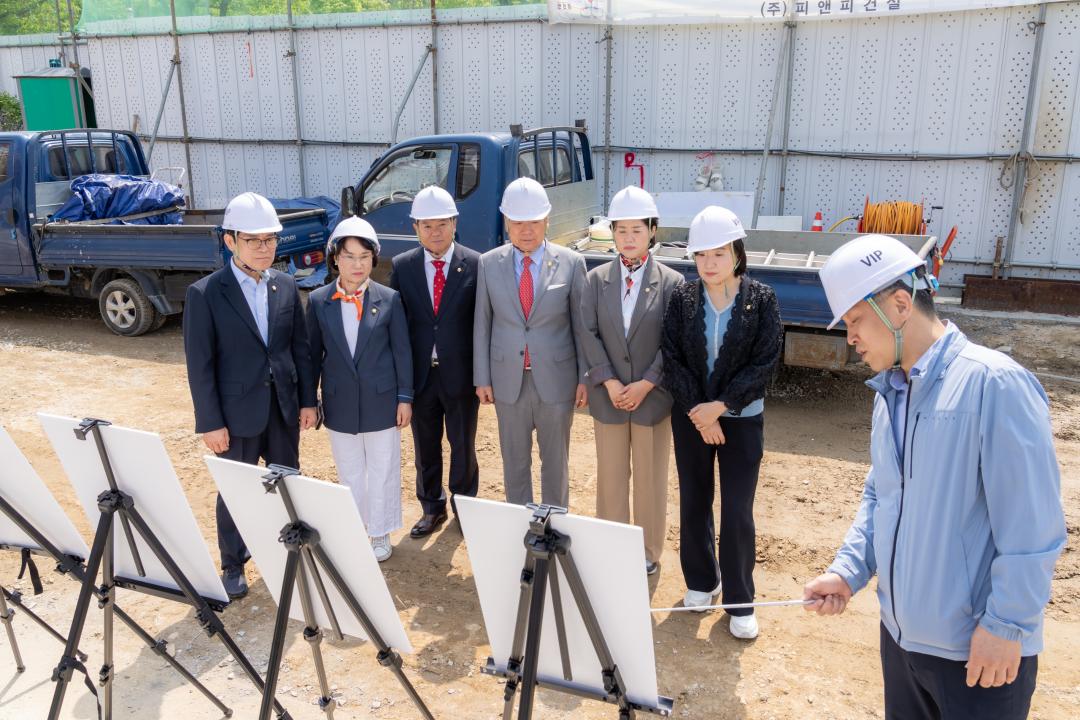 '현장방문 행정안전위원회(양재천 수변활력거점)' 게시글의 사진(5) '현장방문 행정안전위원회(양재천 수변활력거점) (5).jpg'
