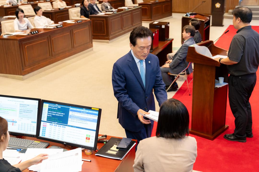 제320회 임시회 제2차 본회의 (4).jpg