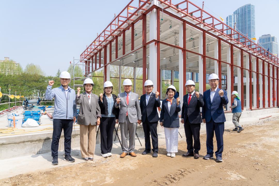 '현장방문 행정안전위원회(양재천 수변활력거점)' 게시글의 사진(3) '현장방문 행정안전위원회(양재천 수변활력거점) (3).jpg'