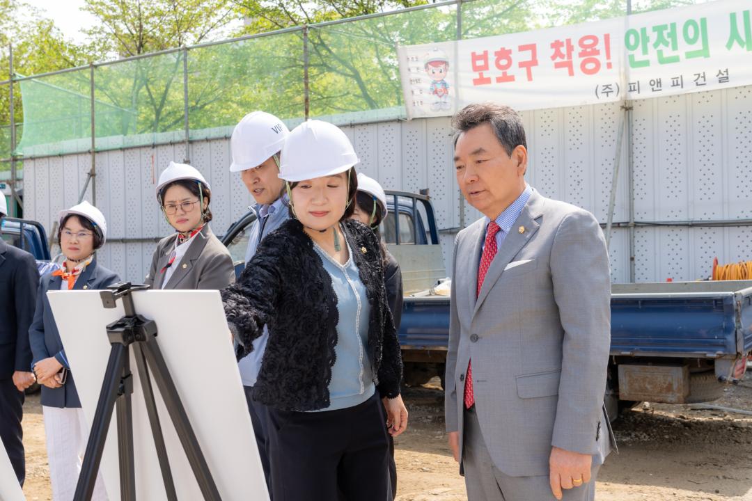 '현장방문 행정안전위원회(양재천 수변활력거점)' 게시글의 사진(14) '현장방문 행정안전위원회(양재천 수변활력거점) (14).jpg'