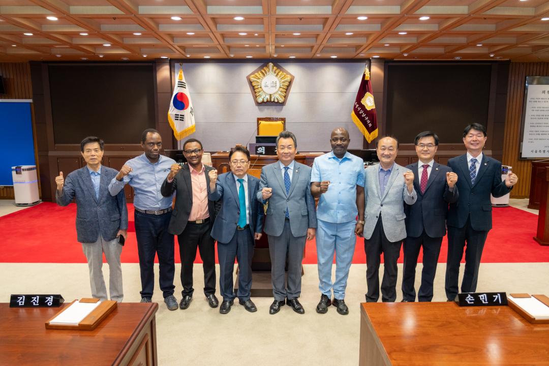 '부룬디 루몽게 주지사, 시장 강남구의회 방문' 게시글의 사진(16) '부룬디 방문단 내방 (16).jpg'