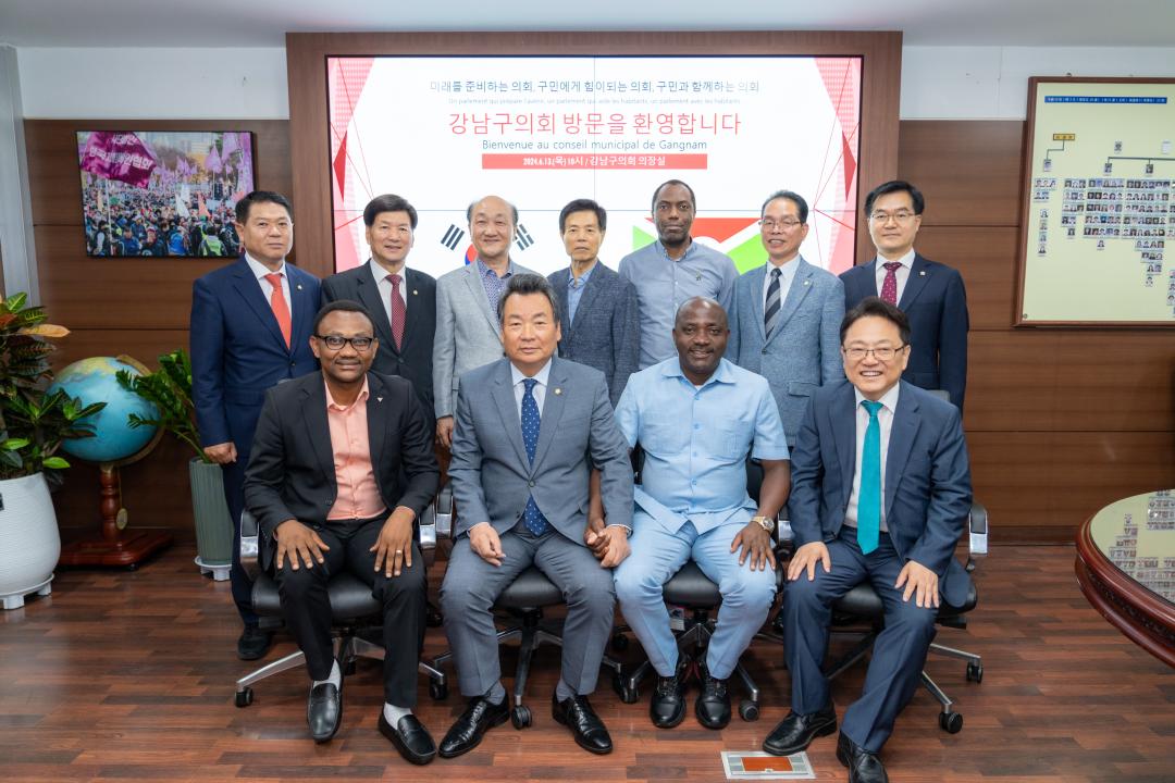 '부룬디 루몽게 주지사, 시장 강남구의회 방문' 게시글의 사진(12) '부룬디 방문단 내방 (12).jpg'