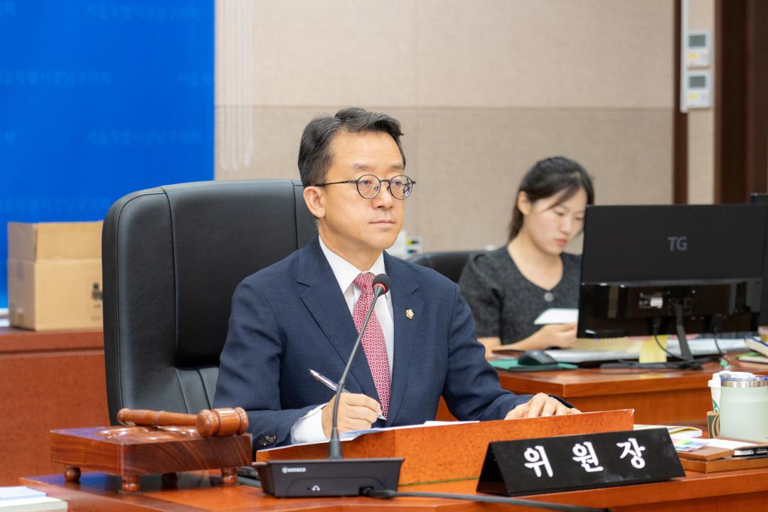 제328회 정례회 폐회중 제4차 강남미래전략추진 특별위원회 (25).jpg