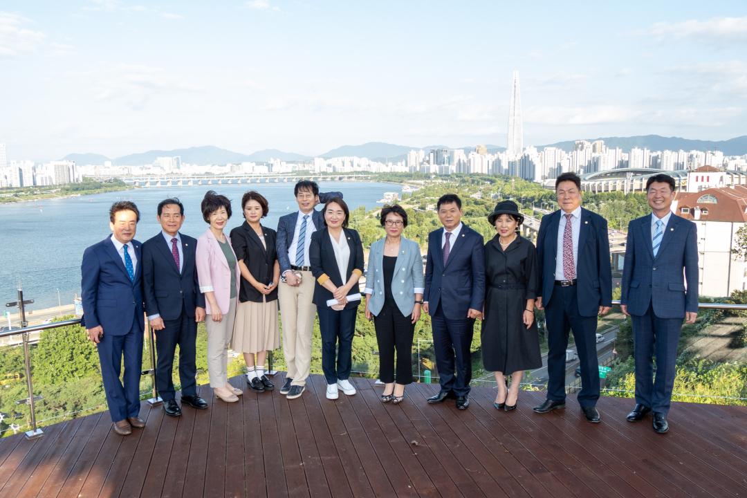 '제306회 제1차 정례회 복지도시위원회 현장방문' 게시글의 사진(1) 'P1051380.jpg'