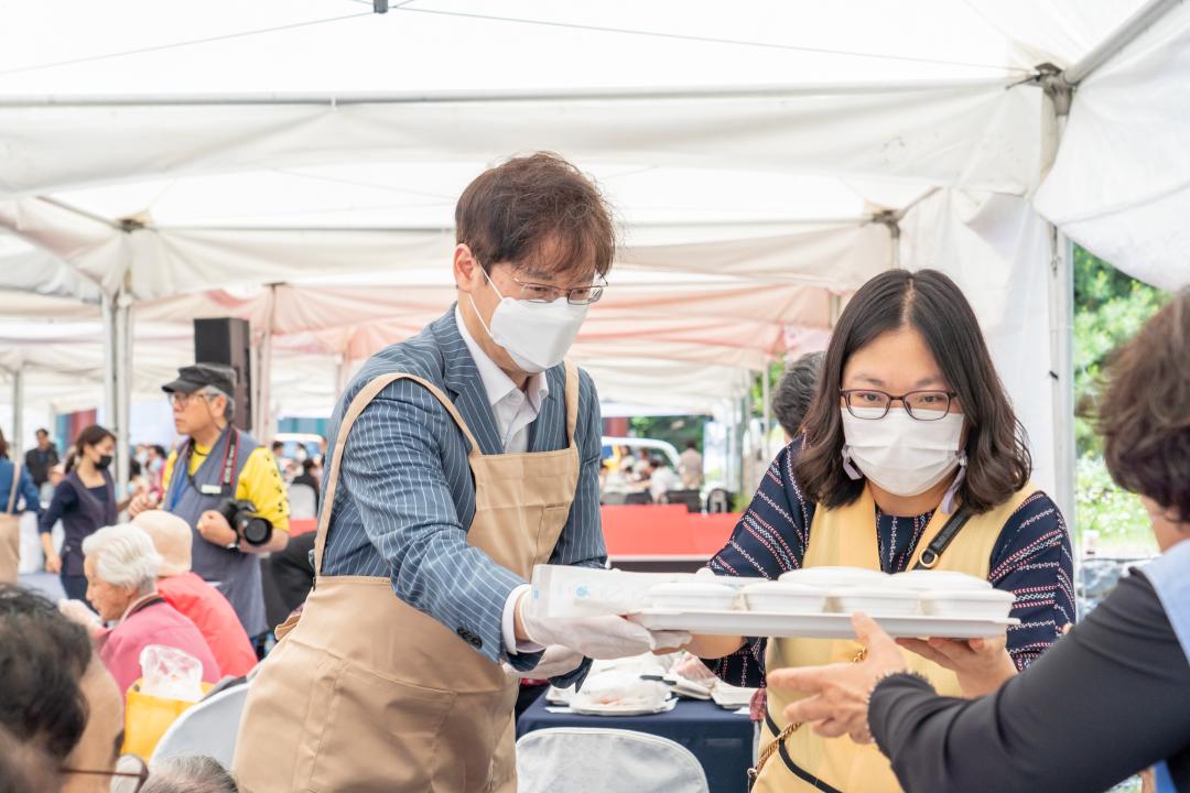 '어르신들을 위한 효잔치' 게시글의 사진(3) '0515 어르신들을 위한 효잔치 (31).jpg'