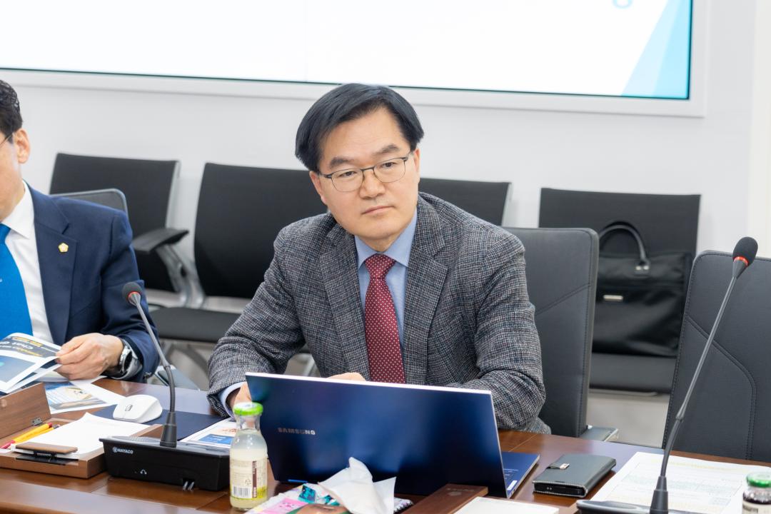 2025년 강남구의회 의원 역량강화교육 2차(ChatGPT) (1).jpg