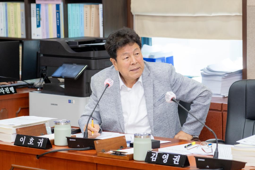 '제319회 제1차 정례회 복지도시위원회' 게시글의 사진(10) '제319회 정례회 복지도시위원회 (10).jpg'