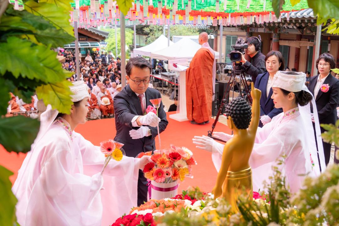 '2025년 부처님 오신 날 봉축법요식' 게시글의 사진(35) '2025년 부처님 오신 날 봉축법요식 (35).jpg'