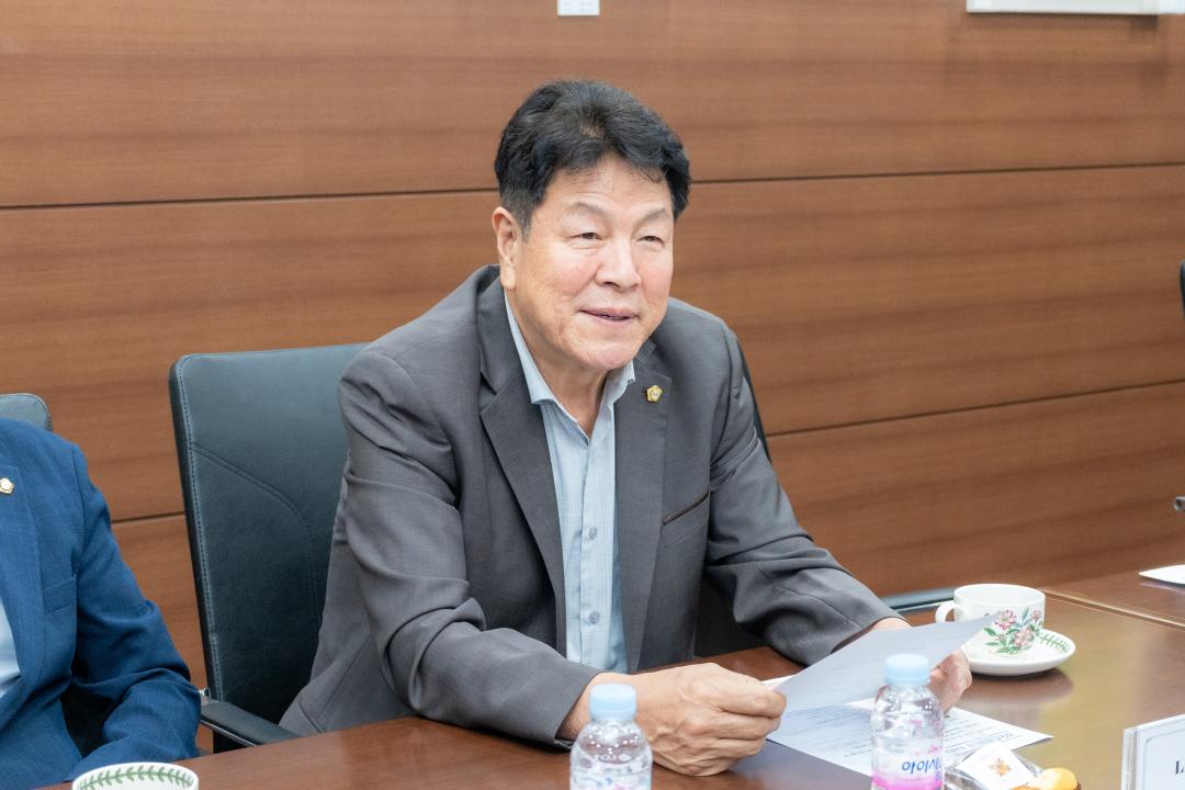 '라오스 비엔티안 시사타낙구장 의회 내방' 게시글의 사진(2) '라오스 비엔티안 시사타낙구장 의회 내방 (2).jpg'