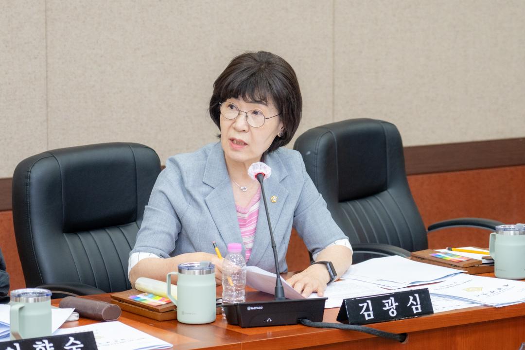 제319회 정례회 복지도시위원회 (9).jpg