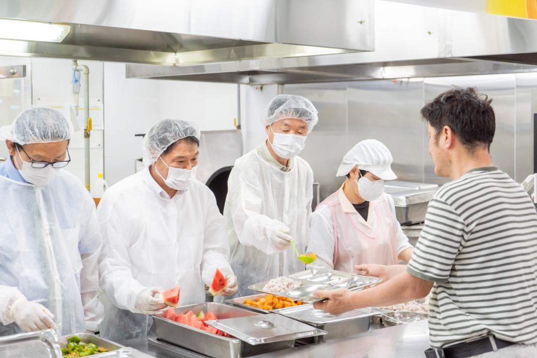 '건강한 여름나기 '삼계탕 나눔 봉사'' 게시글의 사진(7) 'DSC06529-편집.jpg'