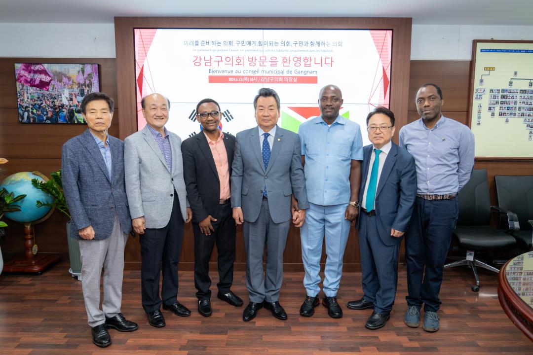 '부룬디 루몽게 주지사, 시장 강남구의회 방문' 게시글의 사진(11) '부룬디 방문단 내방 (11).jpg'