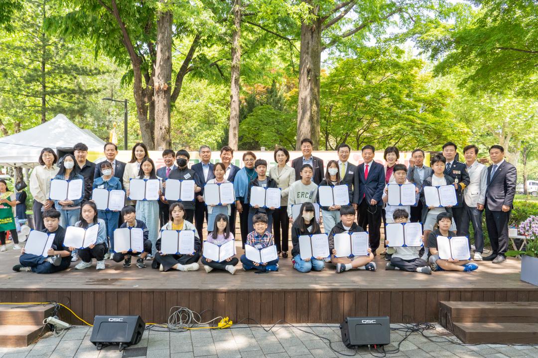 '22회 모범청소년 장학금 수여식' 게시글의 사진(3) 'DSC04132-편집.jpg'