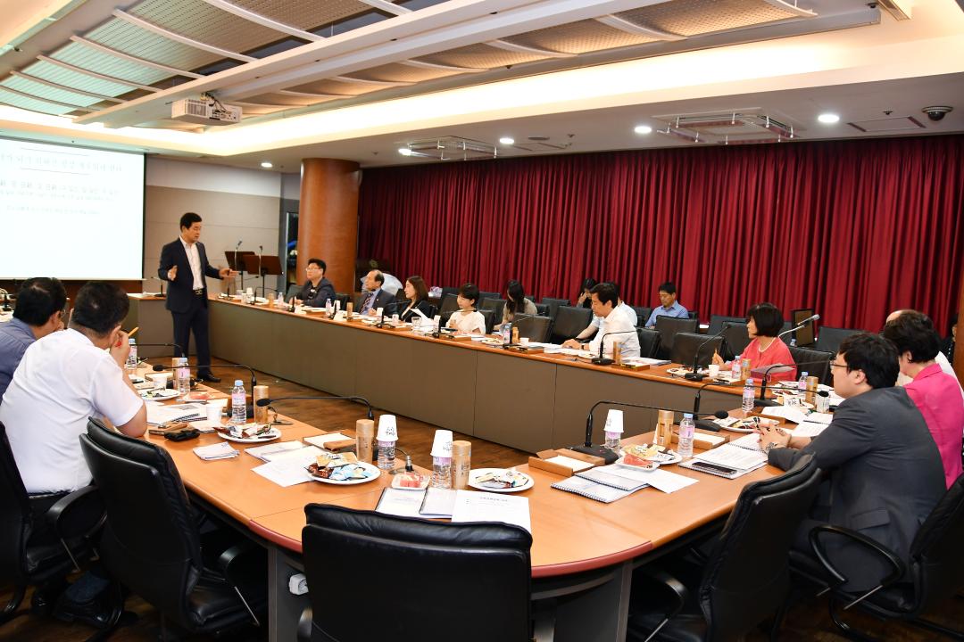 '강남구의회 의원역량강화 교육' 게시글의 사진(1) 'GNC_9740.jpg'