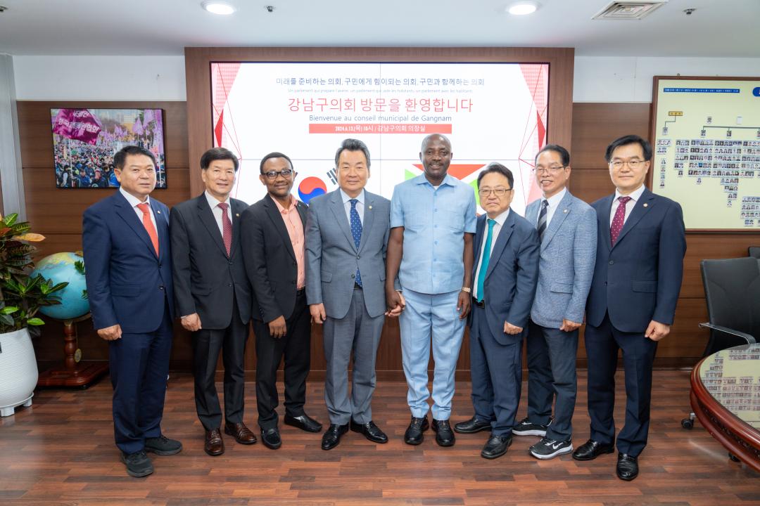 '부룬디 루몽게 주지사, 시장 강남구의회 방문' 게시글의 사진(14) '부룬디 방문단 내방 (14).jpg'