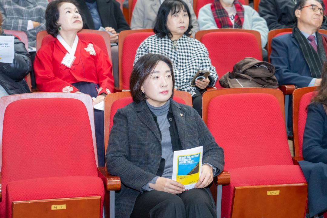 '예술로 빛나는 강남, 문화예술의 미래를 논하다' 게시글의 사진(22) '예술로 빛나는 강남, 문화예술의 미래를 논하다 (22).jpg'