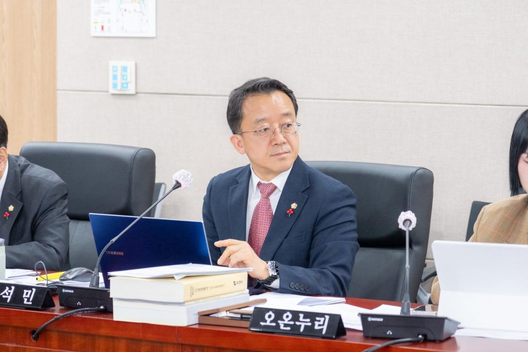 '제323회 제2차 정례회 복지문화위원회' 게시글의 사진(9) '제323회 정례회 복지문화위원회 (9).jpg'