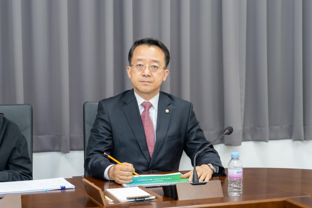 '의원연구단체 연구용역 중간보고회(강남구 마약류 및 유해 약물 근절 대책 연구)' 게시글의 사진(5) '의원연구단체 연구용역 중간보고회(강남구 마약류 및 유해 약물 근절 대책 연구) (5).jpg' '의원연구단체 연구용역 중간보고회(강남구 마약류 및 유해 약물 근절 대책 연구)' 게시글의 사진(5) '의원연구단체 연구용역 중간보고회(강남구 마약류 및 유해 약물 근절 대책 연구) (5).jpg'
