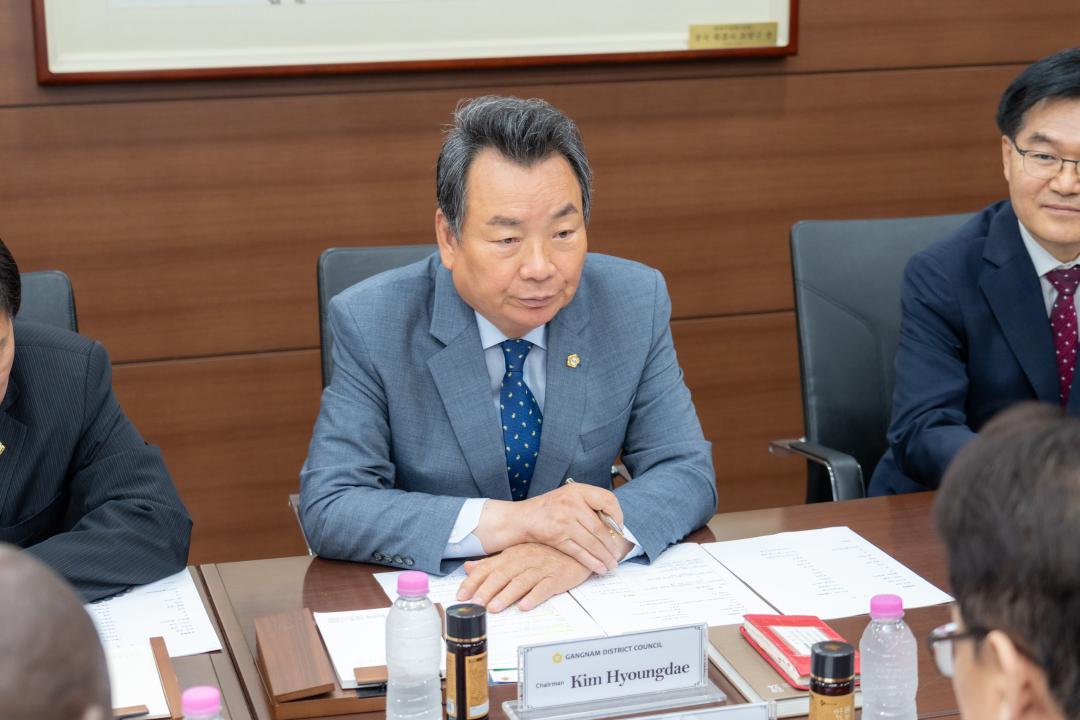 '부룬디 루몽게 주지사, 시장 강남구의회 방문' 게시글의 사진(5) '부룬디 방문단 내방 (5).jpg'