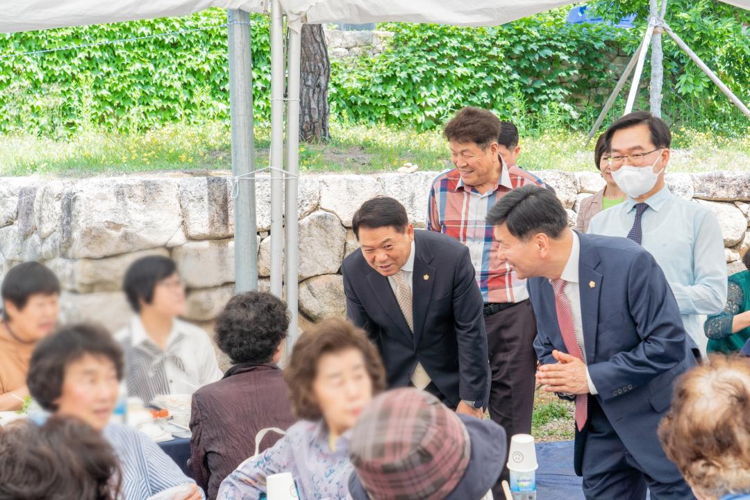 '어르신들을 위한 효잔치' 게시글의 사진(4) '0515 어르신들을 위한 효잔치 (38)-블러.jpg'