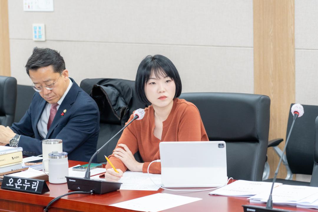 '제323회 제2차 정례회 복지문화위원회' 게시글의 사진(10) '제323회 정례회 복지문화위원회 (10).jpg'