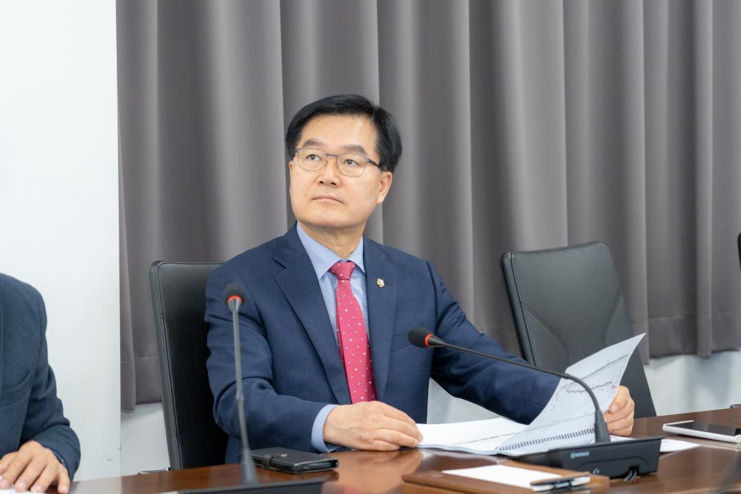 의원연구단체 연구용역 중간보고회(강남구 마약류 및 유해 약물 근절 대책 연구) (7).jpg