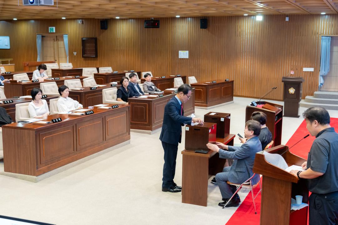 제320회 임시회 제2차 본회의 (3).jpg