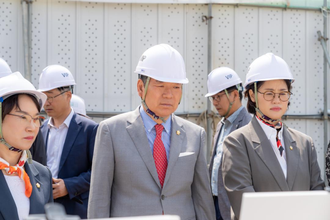 '현장방문 행정안전위원회(양재천 수변활력거점)' 게시글의 사진(6) '현장방문 행정안전위원회(양재천 수변활력거점) (6).jpg'