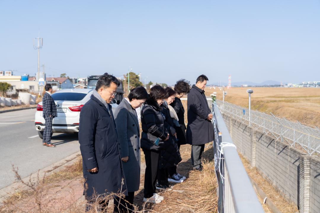 '제주항공 여객기 사고 희생자 합동분향소 방문' 게시글의 사진(17) 'R5_03468.jpg'