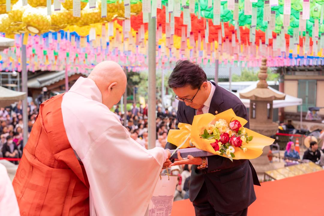 '2025년 부처님 오신 날 봉축법요식' 게시글의 사진(41) '2025년 부처님 오신 날 봉축법요식 (41).jpg'
