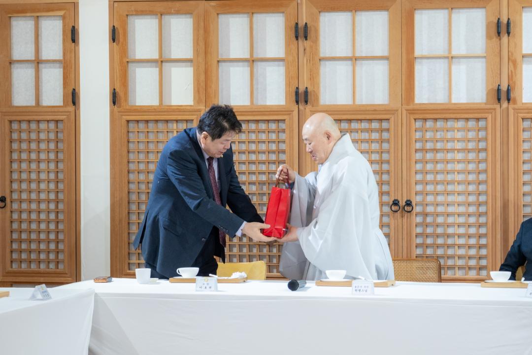 '봉은사 주지스님 점심 공양' 게시글의 사진(3) '봉은사 주지스님 점심 공양 (3).jpg'