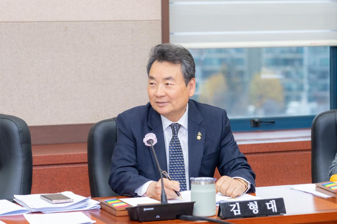 '제323회 제2차 정례회 행정안전위원회' 게시글의 사진(13) '제323회 정례회 행정안전위원회 (13).jpg'