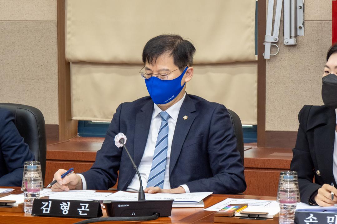 '제306회 제1차 정례회 폐회중 제2차 운영위원회' 게시글의 사진(1) 'P1052927.jpg'