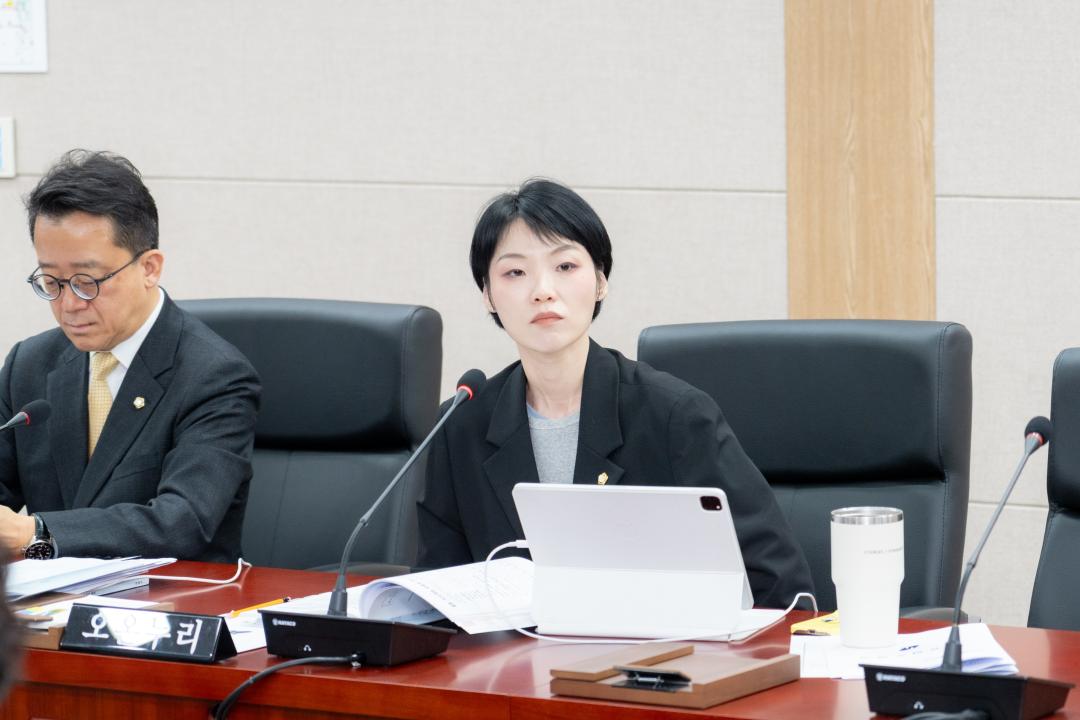'제332회 임시회 복지문화위원회' 게시글의 사진(16) '제332회 임시회 복지문화위원회 (16).jpg'