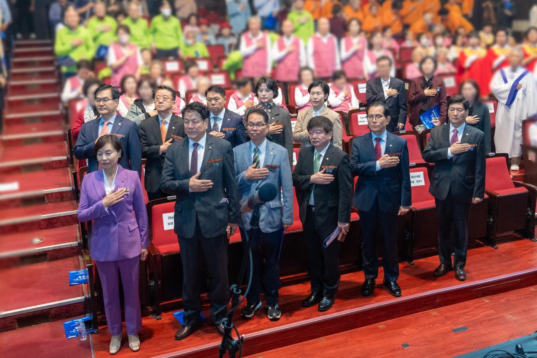 '제3회 강남구립데이터케어센터연합 합창 발표회  『잊지 말기로해! "오늘"』' 게시글의 사진(5) '제3회『잊지 말기로해! 오늘』 합창 발표회 (5).jpg'