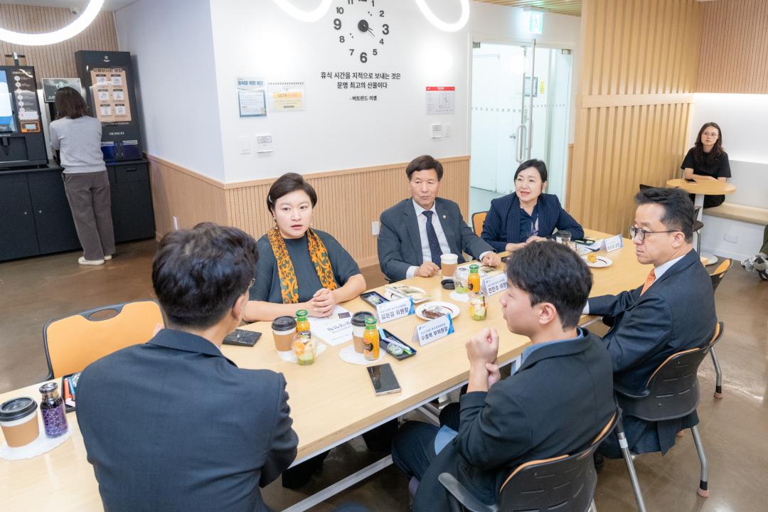 '현장방문 복지문화위원회(강남일원독서실)' 게시글의 사진(22) '현장방문 복지문화위원회(강남일원독서실) (22).jpg'