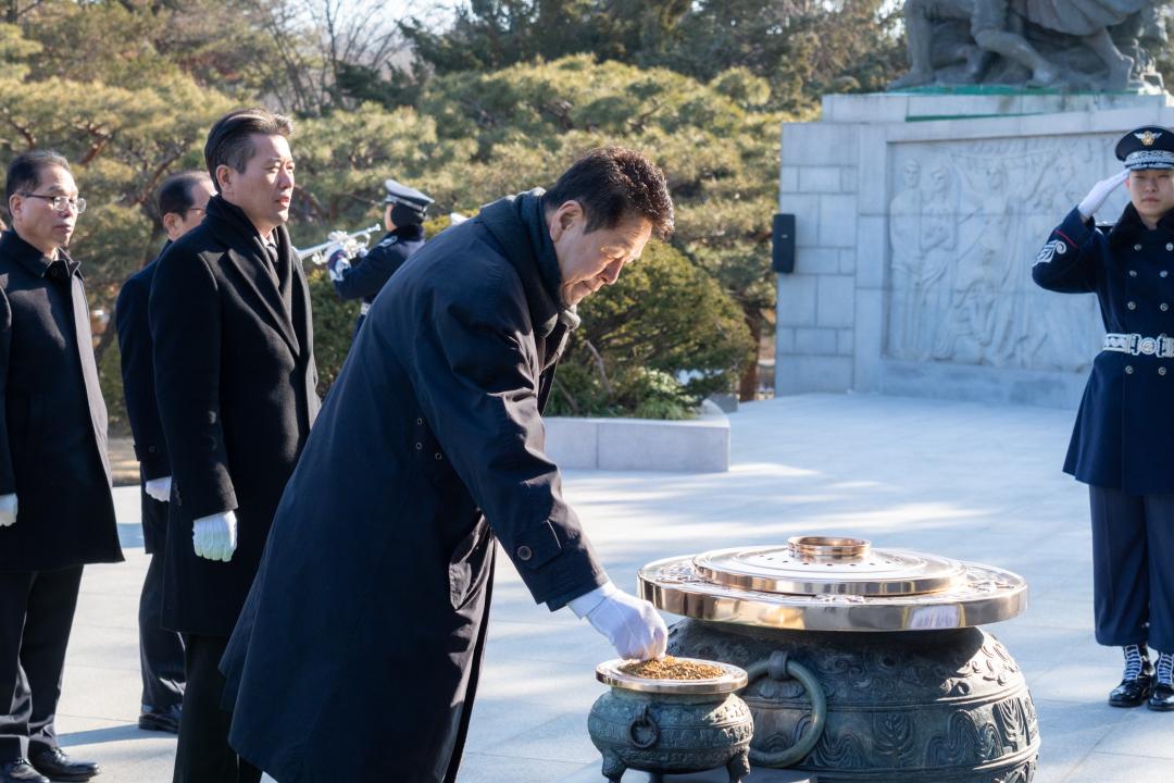 '2025 강남구의회 의원 국립현충원 참배' 게시글의 사진(3) '2025 강남구의회 의원 국립현충원 참배 (3).jpg'